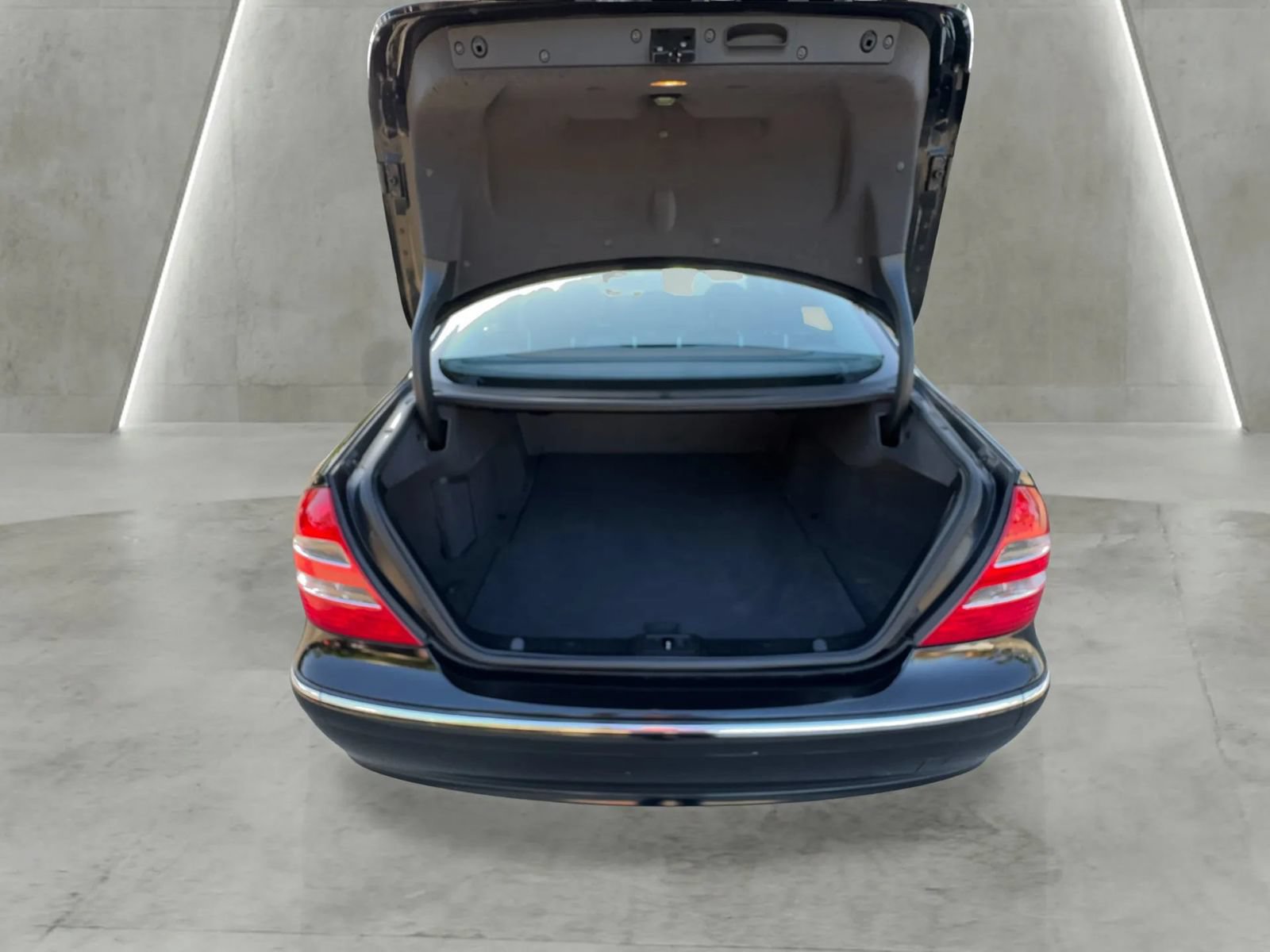 Used 2003 Mercedes-Benz E 320 Sedan image 46