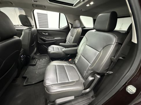 Used 2020 Chevrolet Traverse LT image 25