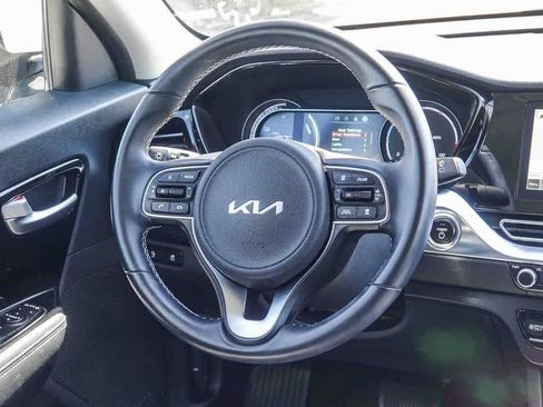 Certified 2022 Kia Niro EX image 14