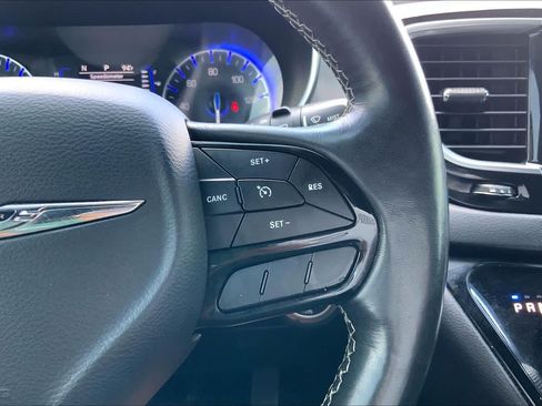 Used 2019 Chrysler Pacifica Touring-L w/ S Appearance Package FWD image 25