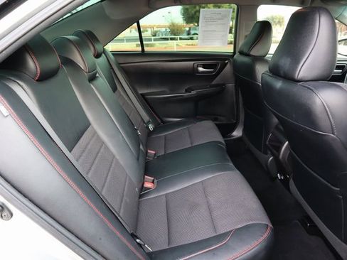 Used 2017 Toyota Camry SE image 19