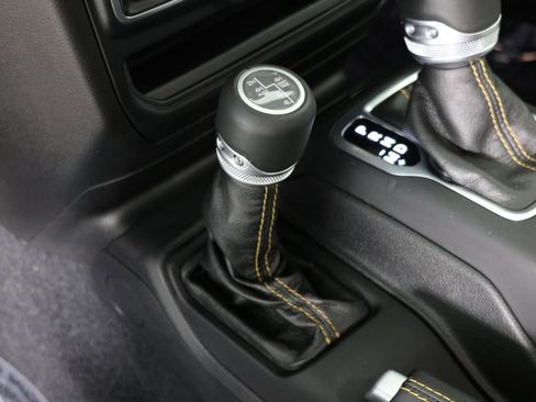 Used 2022 Jeep Wrangler Unlimited Sahara image 16