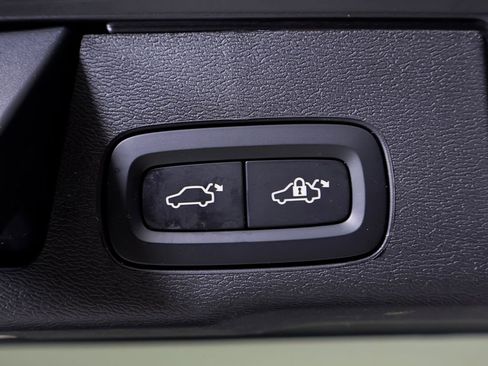 Used 2025 Volvo XC60 B5 Ultra w/ Protection Package Premier image 34