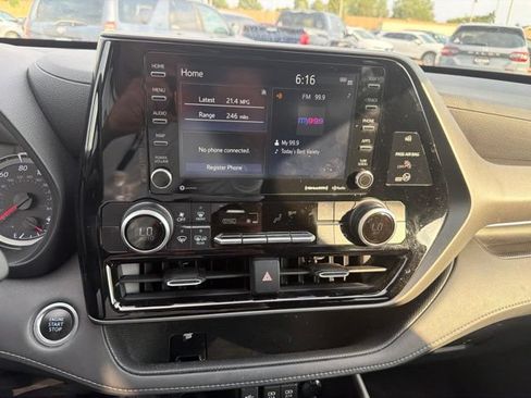 Used 2020 Toyota Highlander LE AWD/4WD image 7
