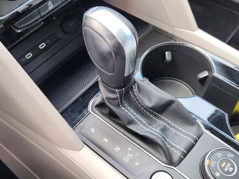 Certified 2023 Volkswagen Atlas SE w/ Panoramic Sunroof Package image 12