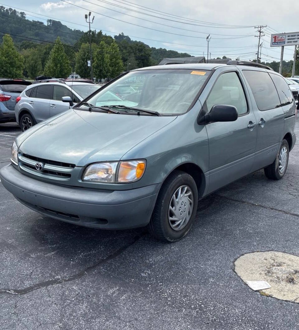 Used 2000 Toyota Sienna LE FWD image 2