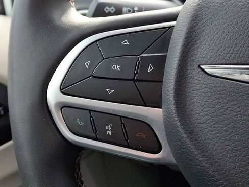 Used 2024 Chrysler Pacifica Select image 31