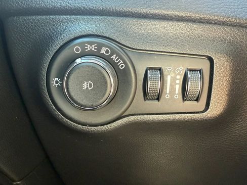 Used 2020 Jeep Compass Trailhawk AWD/4WD image 13