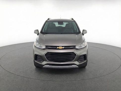 Used 2022 Chevrolet Trax LT w/ LT Convenience Package image 5