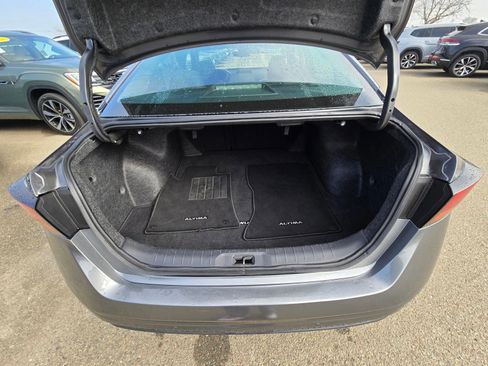 Used 2024 Nissan Altima 2.5 SV image 9