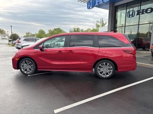 Certified 2026 Honda Odyssey Touring image 11