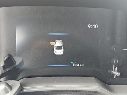 Used 2020 Toyota Corolla LE FWD image 12