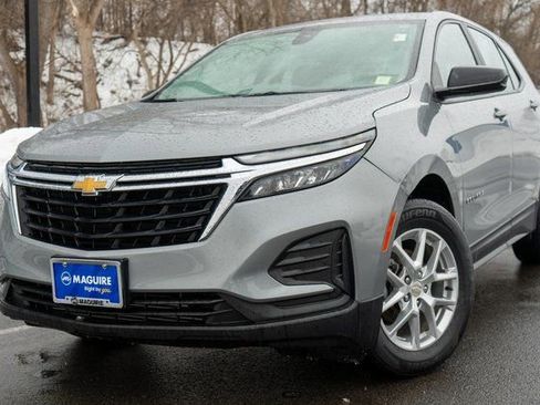 Used 2023 Chevrolet Equinox LS image 1