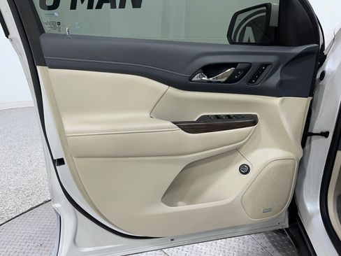 Used 2021 GMC Acadia Denali w/ Denali Technology Package image 15