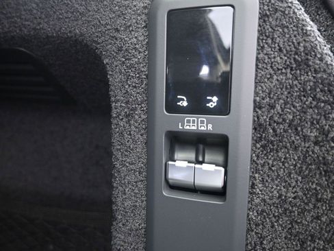 New 2025 Land Rover Range Rover SE image 18