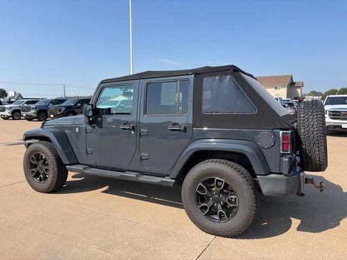 Used 2017 Jeep Wrangler Unlimited Sahara AWD/4WD image 5