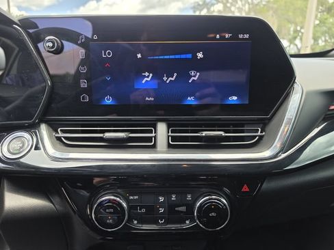 Used 2025 Chevrolet Trax RS w/ Driver Confidence Package FWD image 23