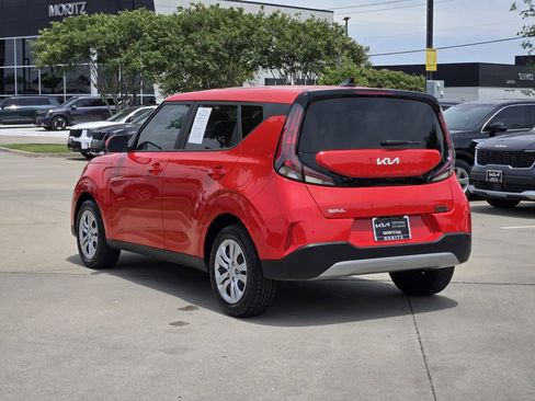 Used 2023 Kia Soul LX FWD image 3