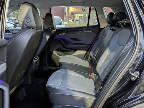 Used 2025 Volkswagen Tiguan SE image 14