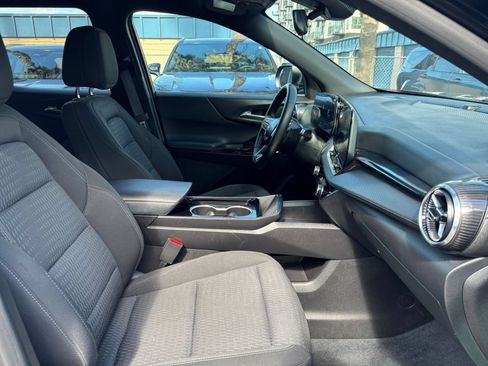 Used 2025 Chevrolet Equinox LT FWD image 31