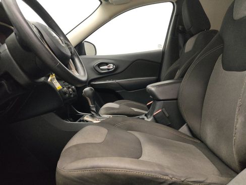Used 2016 Jeep Cherokee Sport FWD image 17