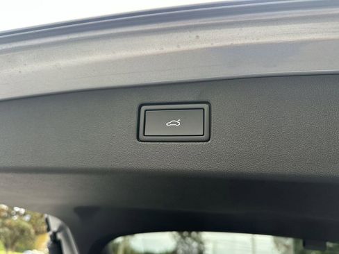 New 2025 Volkswagen Tiguan SE image 25