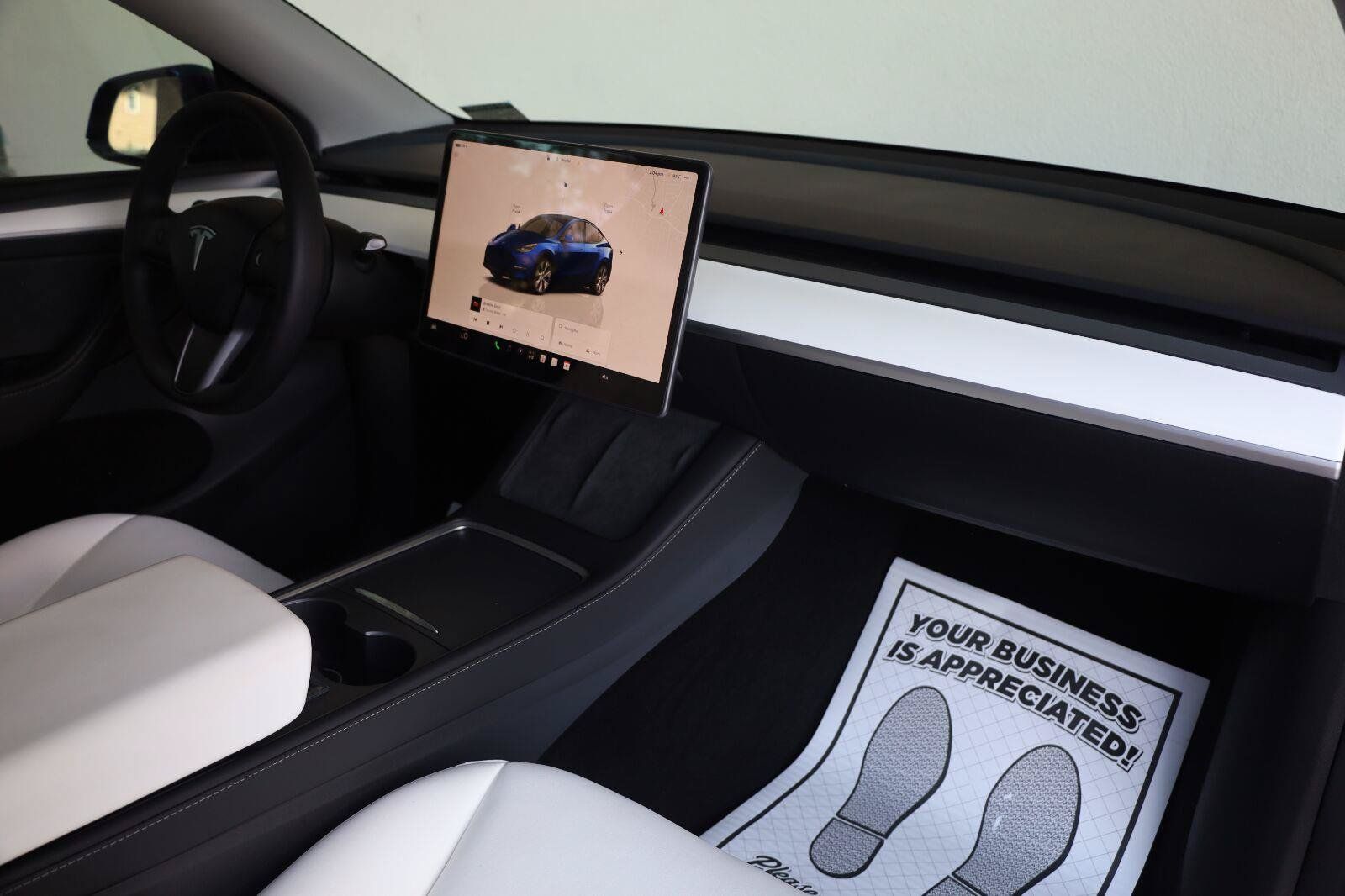 Used 2024 Tesla Model Y Long Range AWD/4WD image 27