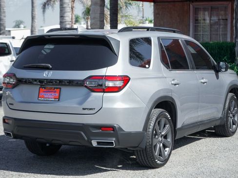 Used 2023 Honda Pilot Sport image 9