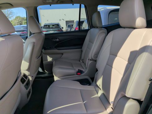 Used 2021 Honda Pilot Elite image 38