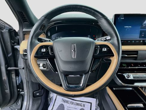 Used 2023 Lincoln Corsair Reserve FWD image 11
