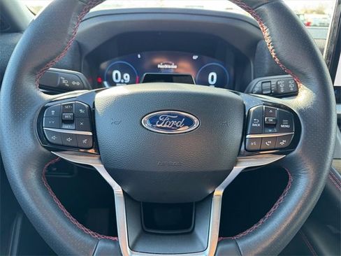 Used 2025 Ford Explorer ST-Line image 18