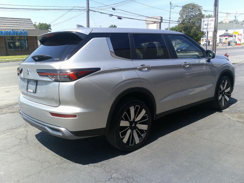Used 2025 Mitsubishi Outlander SE AWD/4WD image 7