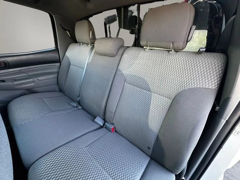Used 2015 Toyota Tacoma PreRunner w/ SR5 Package RWD image 17