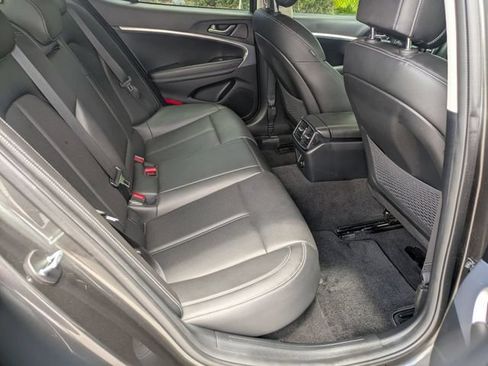 Used 2022 Genesis G70 2.0T RWD image 25