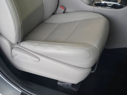 Used 2014 Toyota Highlander XLE AWD/4WD image 30