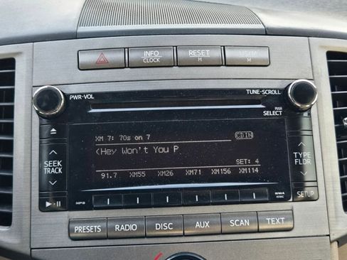 Used 2011 Toyota Venza w/ Leather Pkg image 14