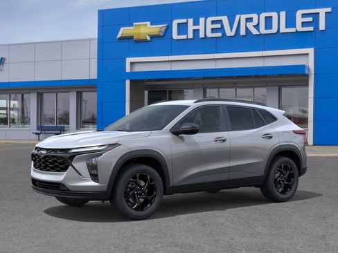 New 2026 Chevrolet Trax LT w/ Driver Confidence Package FWD image 2