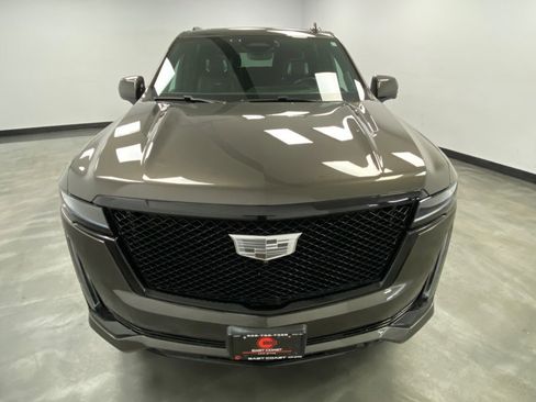 Used 2021 Cadillac Escalade ESV Sport Platinum w/ LPO, ONYX Package image 9