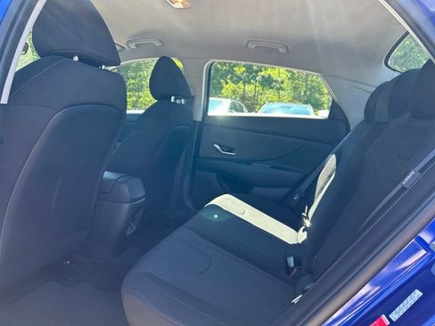 Certified 2024 Hyundai Elantra SE FWD image 23
