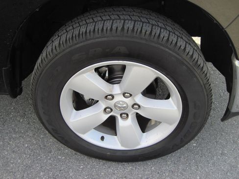 Used 2024 RAM 1500 Classic SLT AWD/4WD image 7
