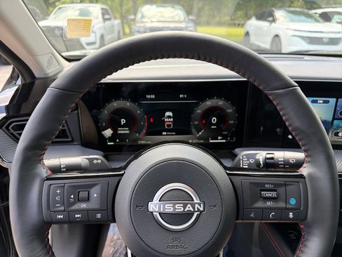Used 2025 Nissan Kicks SR w/ SR Premium Package FWD image 20
