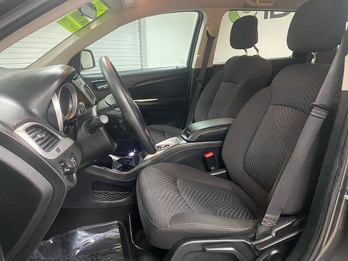 Used 2018 Dodge Journey SE image 11