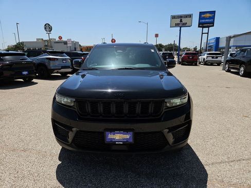 Used 2024 Jeep Grand Cherokee Altitude AWD/4WD image 3