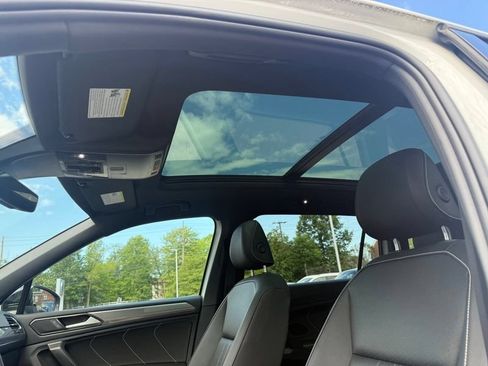 Used 2023 Volkswagen Tiguan SE R-Line FWD image 5