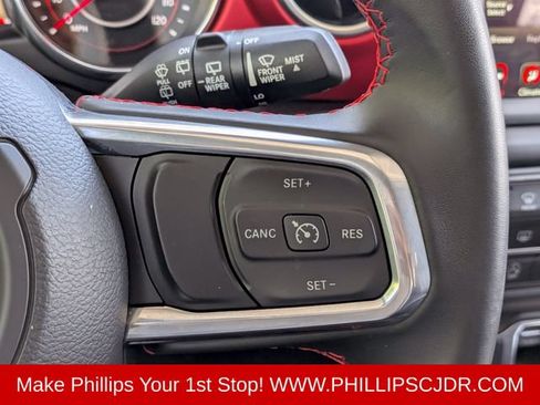 Used 2022 Jeep Wrangler Unlimited Rubicon AWD/4WD image 24