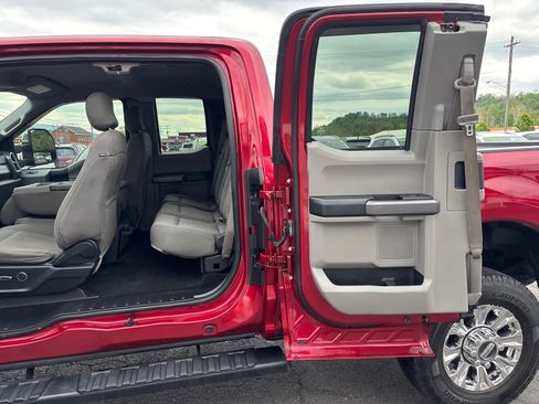 Used 2017 Ford F250 XLT w/ XLT Premium Package AWD/4WD image 15