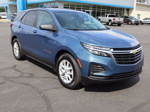 Used 2024 Chevrolet Equinox LS w/ LS Convenience Package FWD image 2