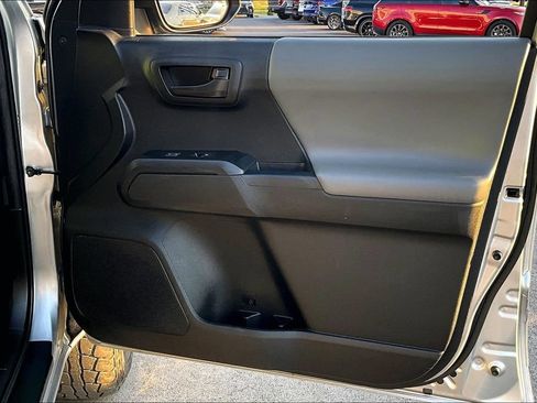 Used 2022 Toyota Tacoma SR AWD/4WD image 23