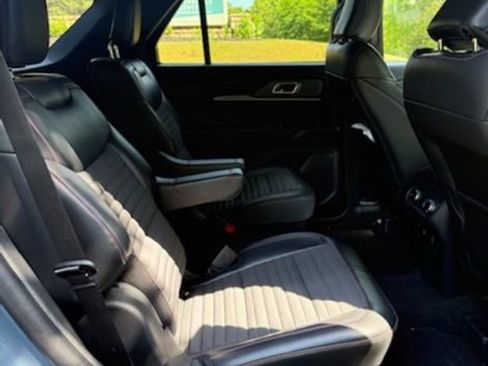 Used 2025 Ford Explorer ST-Line w/ Premium Package image 9