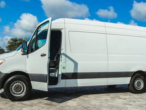 Used 2020 Mercedes-Benz Sprinter 2500 w/ Driver Convenience Package image 32